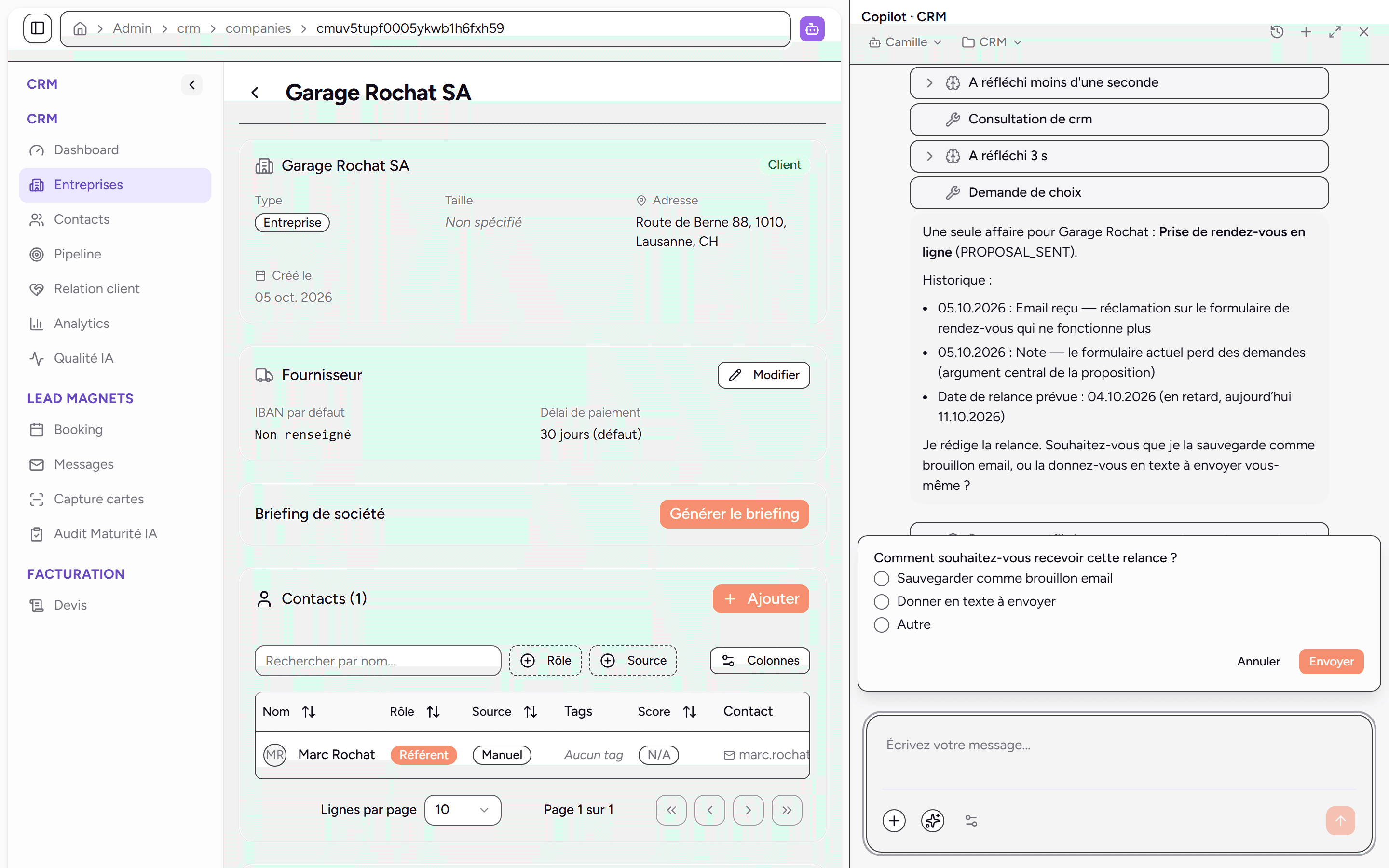 Panneau du Copilot ouvert sur une fiche client du CRM